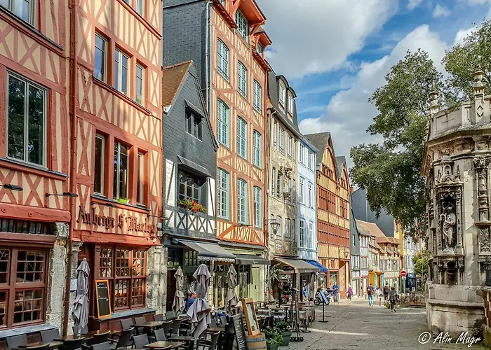 Le Duplex - Parking - Vue Clochers - Tennis *